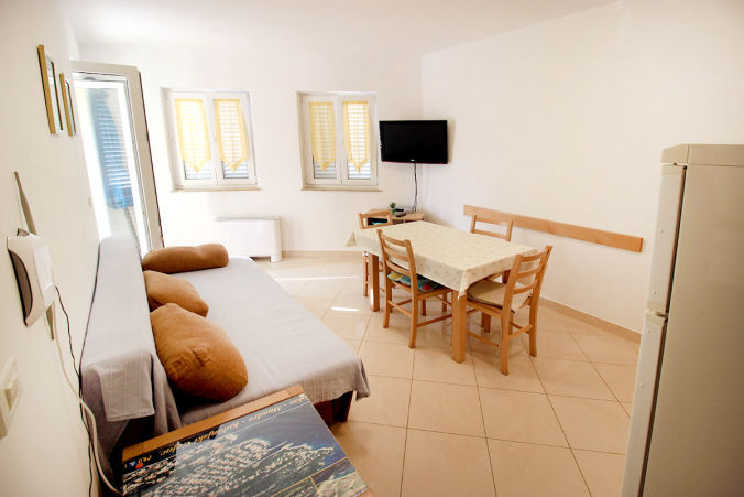 Lanterna apartments, Mandre, Pag isle