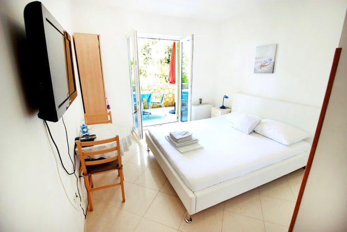 Lanterna apartments, Mandre, Pag isle